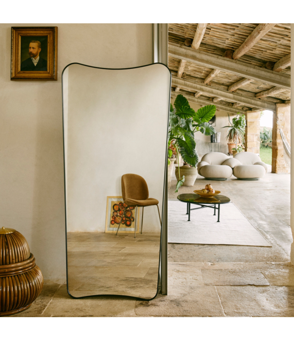 Gubi   F.A 33 mirror 54 x 80