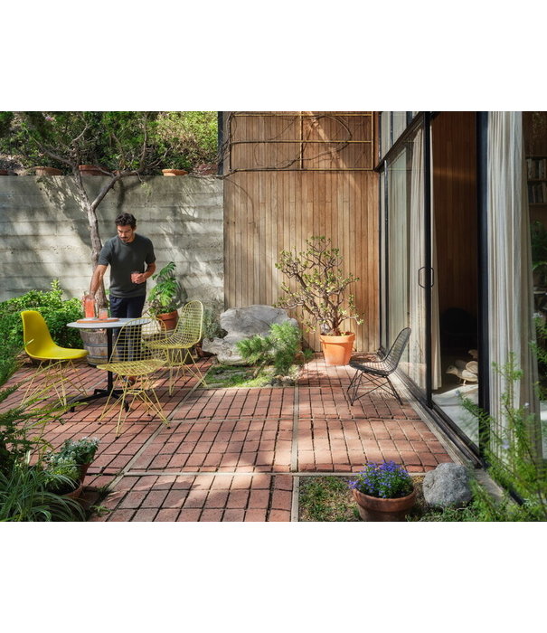 Vitra  Vitra Eames DKR Wire Stoel Sky Blue