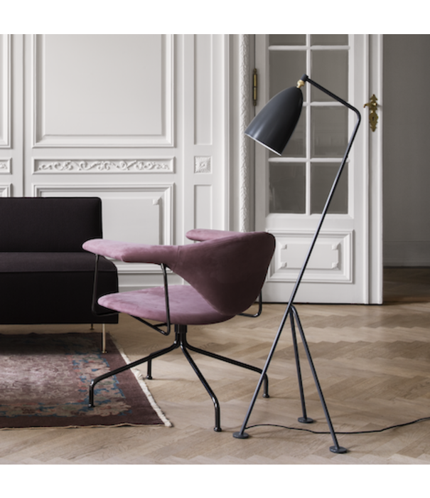 Gubi  Masculo Lounge Stoel Eero Special FR106,  walnoot onderstel