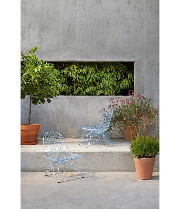 Vitra  Vitra Eames Wire Chair LKR lounge chair Sky blue
