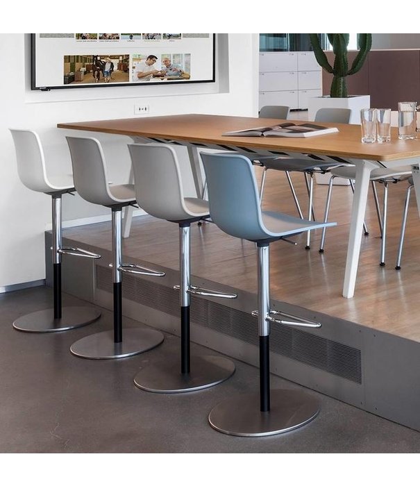 Vitra  Vitra  Hal Ply Stool oak, chromed base, height adjustable