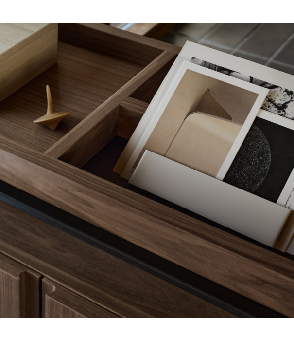 String  Furniture String - Pira G2 Shelf black, floor/ceiling mounted