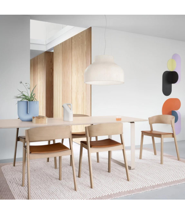 Muuto  Muuto Cover Eetkamerstoel met armleuning beige