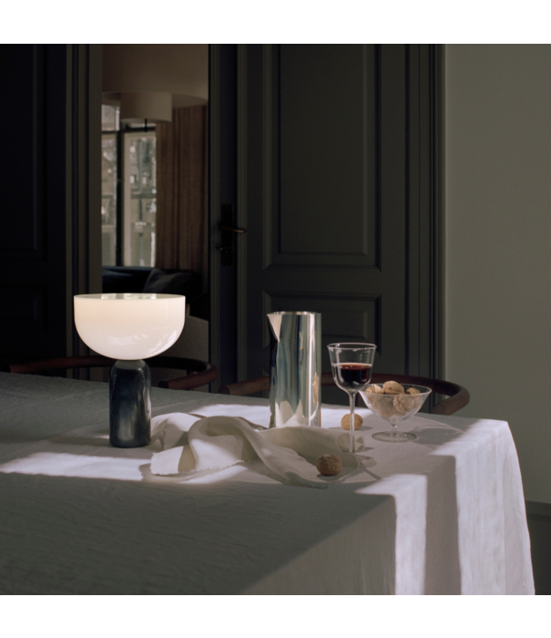 New Works  New Works - Kizu portable tafel lamp - grijs marmer