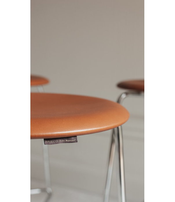 Fritz Hansen Fritz Hansen High Dot Counter Barkruk leer, 3 poten chrome H65