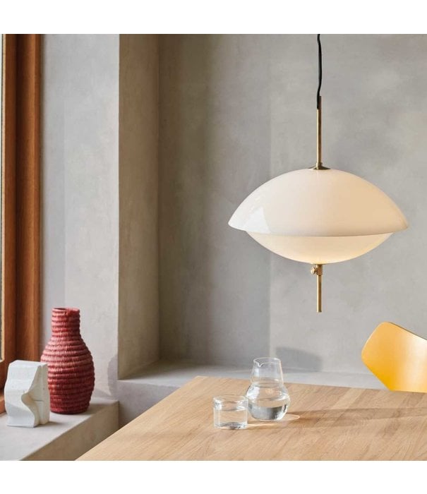 Fritz Hansen Clam Pendant Lamp white / brass Ø55