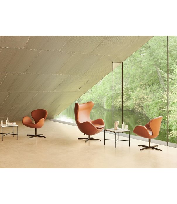 Fritz Hansen Fritz Hansen Swan Chair, Grace leather