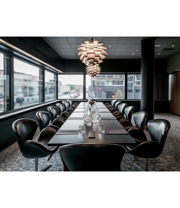 Fritz Hansen Fritz Hansen Swan Chair, Grace leather