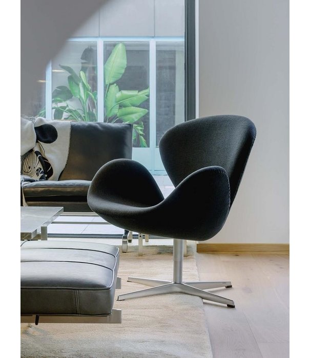 Fritz Hansen Fritz Hansen - Swan Chair / Divina