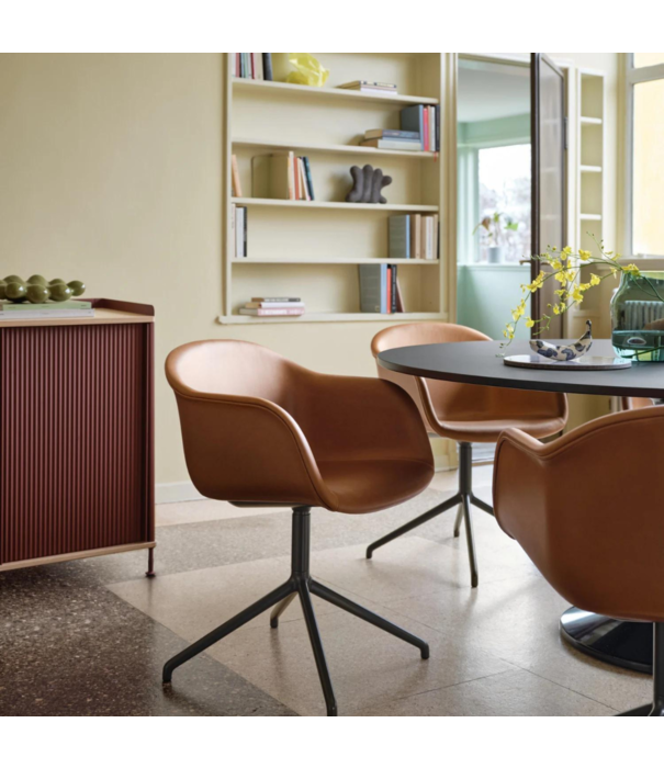 Muuto  Muuto - Enfold dressoir eiken - diep rood