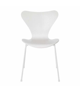Fritz Hansen Series 7 Butterfly Chair monochrome