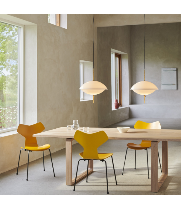 Fritz Hansen Clam Hanglamp wit / messing Ø55
