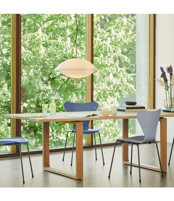 Fritz Hansen Clam Pendant Lamp white / brass Ø44