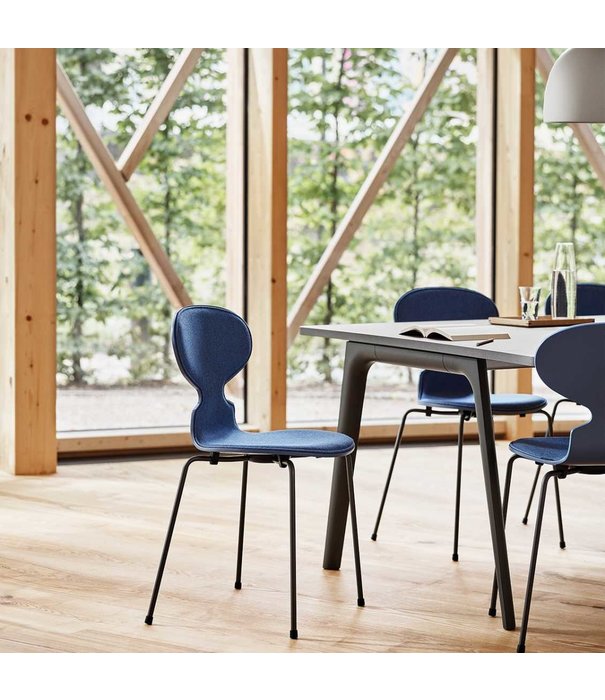 Fritz Hansen Ant Dining Chair front upholstered, 3 legs