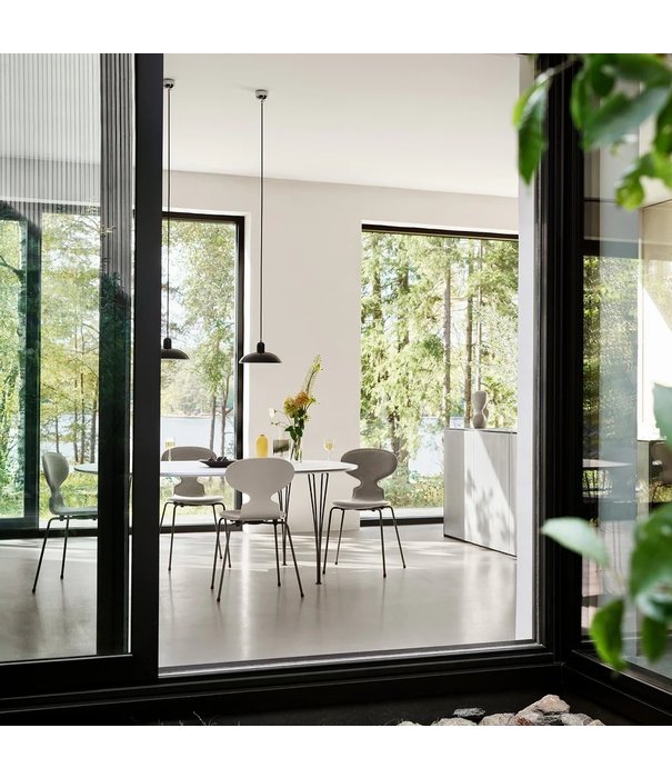 Fritz Hansen Ant Dining Chair front upholstered, 3 legs