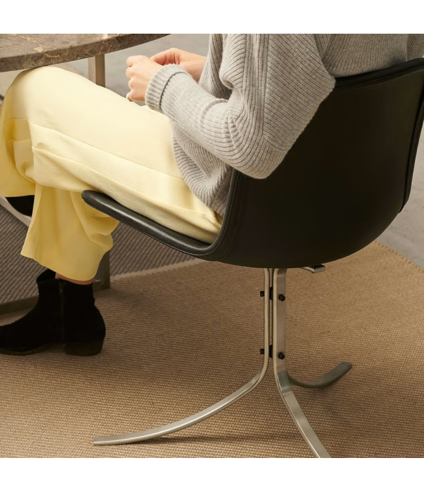 Fritz Hansen Fritz Hansen - PK9 eetkamerstoel Embrace leer, rvs voet