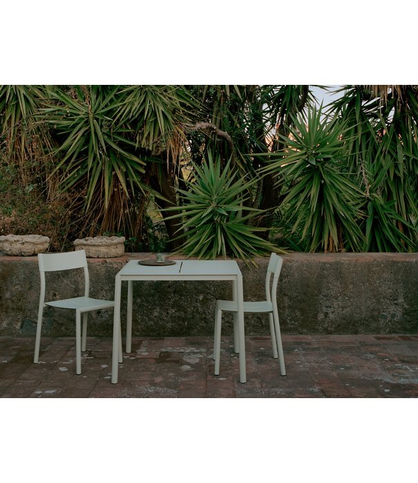 New Works  New Works May Outdoor Tafel 85 x 85