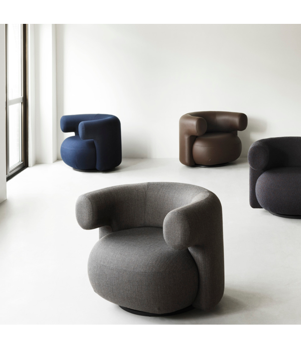 Normann Copenhagen  Normann Copenhagen - Burra lounge stoel met swivel, stof Hallingdal 110