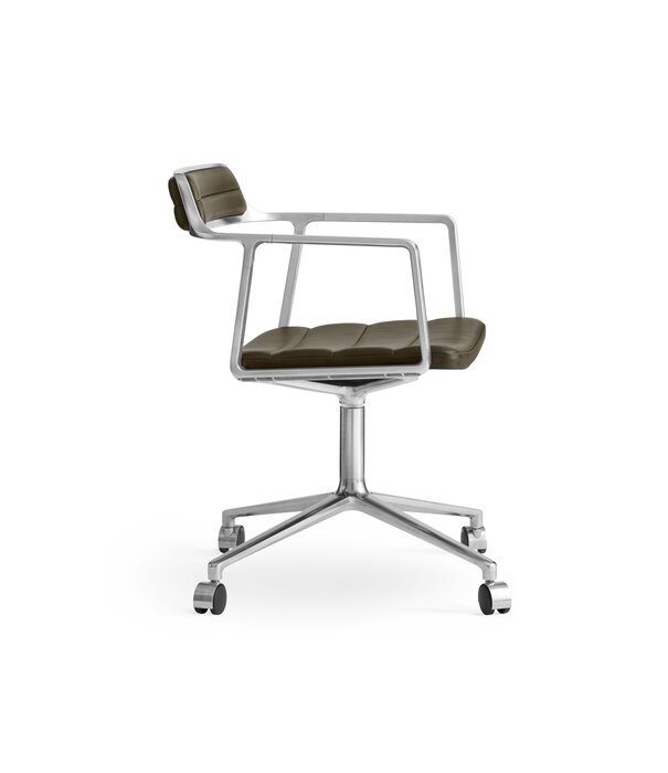 Vipp  Vipp - 452 swivel chair polished  aluminium - leather + castors