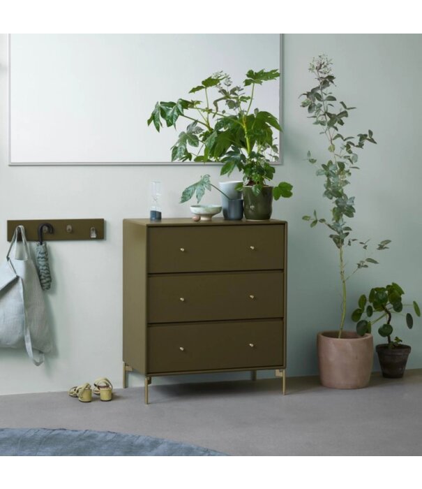 Montana Furniture  Montana Selection Carry dresser with legs