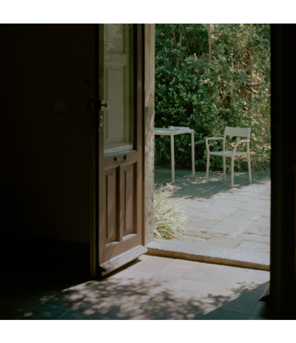 New Works  New Works May Outdoor Tafel 85 x 85