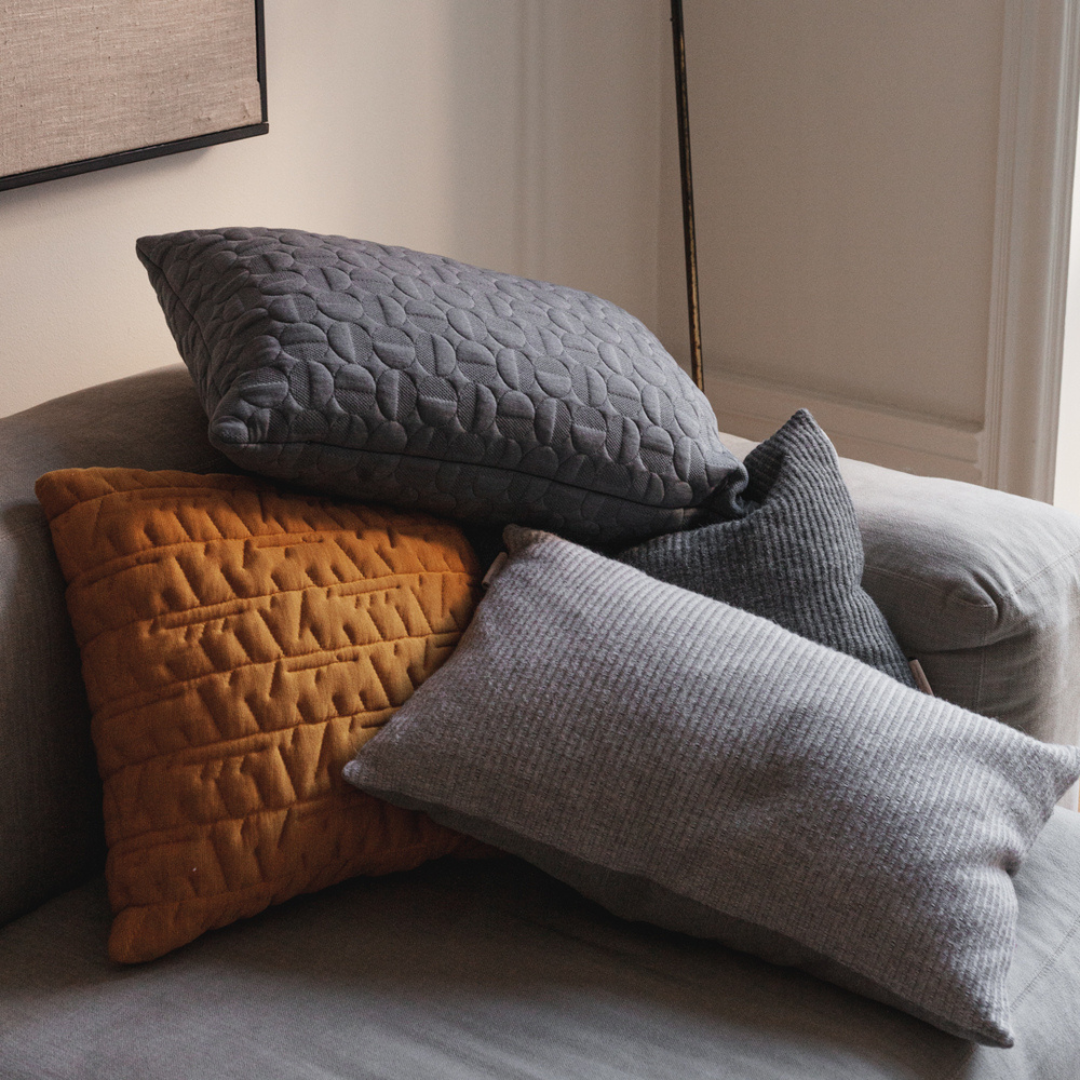 CUSHION ARNE JACOBSEN VERTIGO 2個セット CUSHION ARNE JACOBSEN VERTIGO 2個セット FRITZ HANSEN CUSHION