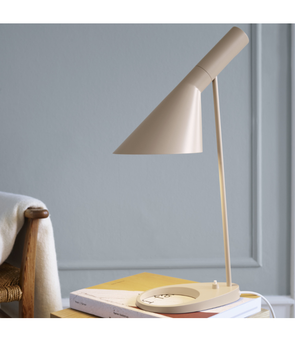 Louis Poulsen  Louis Poulsen - AJ table lamp black