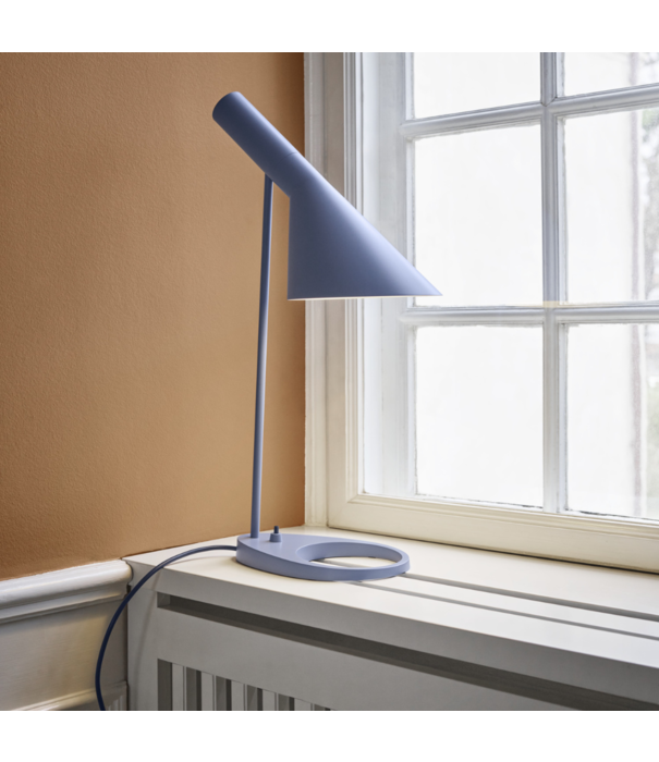 Louis Poulsen  Louis Poulsen - AJ table lamp warm sand