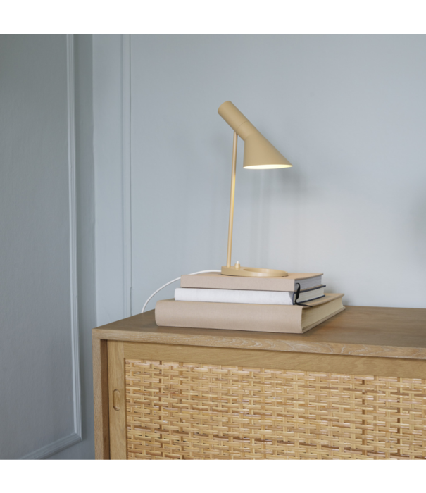 Louis Poulsen  Louis Poulsen - AJ wall lamp soft lemon
