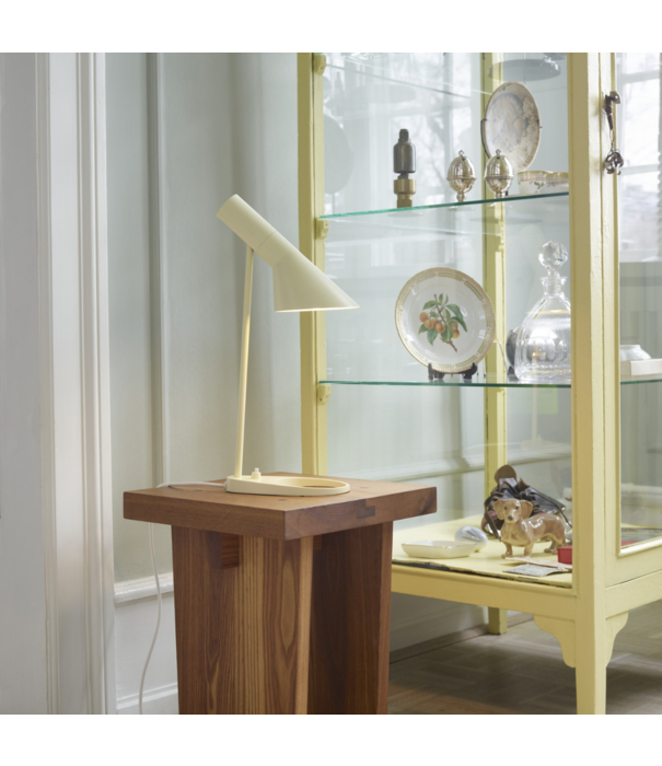 Louis Poulsen  Louis Poulsen - AJ table lamp soft lemon