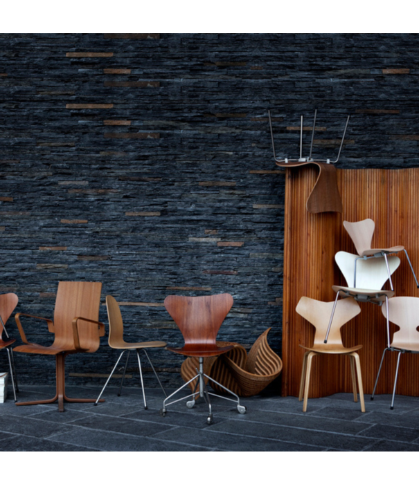 Fritz Hansen Fritz Hansen Grand Prix Stoel eiken, voorkant zwart Essential leer