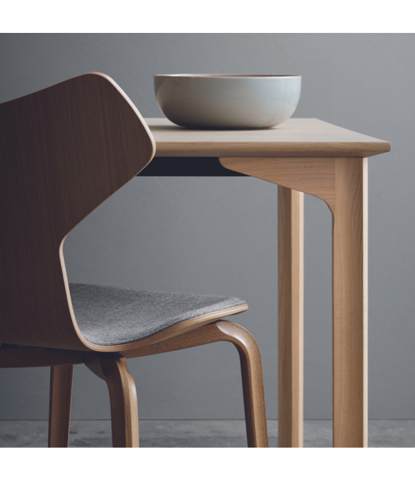 Fritz Hansen Fritz Hansen - Grand Prix Stoel eiken, voorkant Essential zwart leer