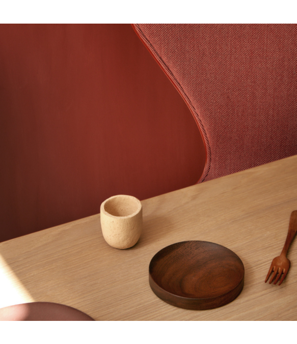 Fritz Hansen  Fritz Hansen Series 7 Vlinderstoel paradise orange, voorkant Steelcut Trio 636, brons poten