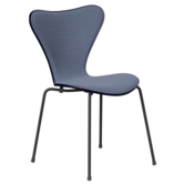 Fritz Hansen Series 7 Vlinderstoel midnight blue, voorkant steelcut trio 716, graphite poten