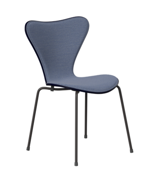 Fritz Hansen -  Series 7 stoel midnight blue, voorkant steelcut trio 716, graphite poten