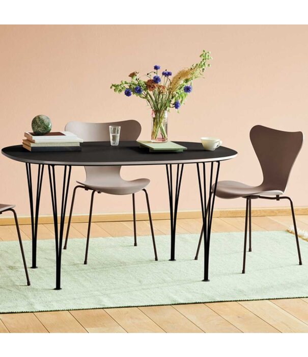 Fritz Hansen Fritz Hansen -  Series 7 stoel evergreen, voorkant sunniva 132, brons poten