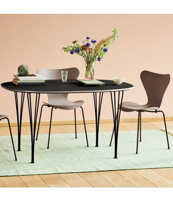Fritz Hansen Fritz Hansen Series 7 Vlinderstoel evergreen, voorkant sunniva 132, brons poten