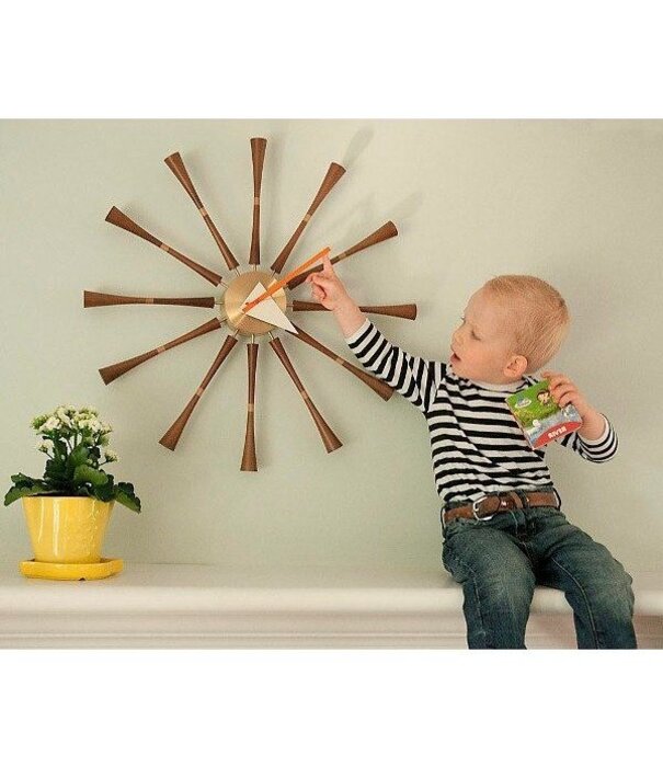 Vitra  Vitra Spindle Wandklok, massief notenhout