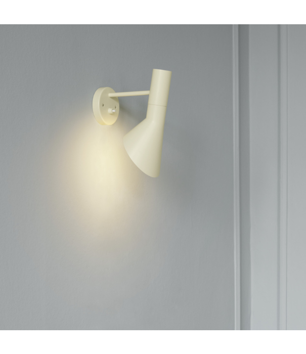 Louis Poulsen  Louis Poulsen - AJ wall lamp dusty blue