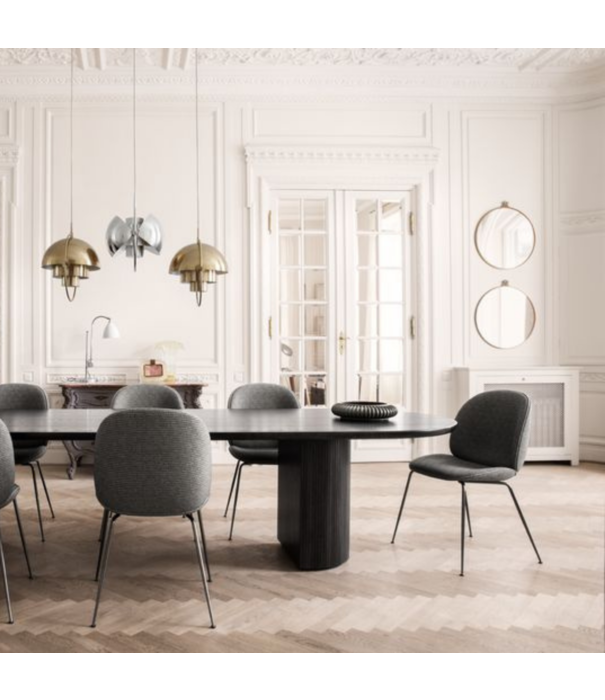 Gubi  Gubi Moon Elliptical eettafel bruin/zwart massief eiken