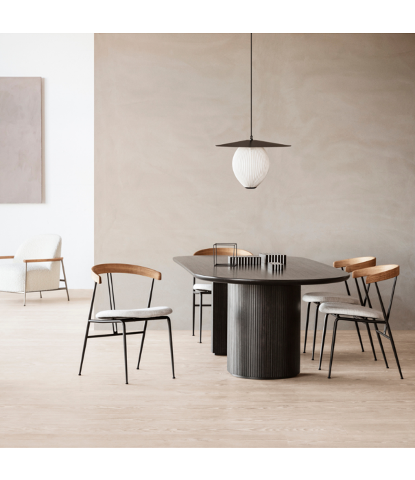 Gubi  Gubi Moon Elliptical eettafel bruin/zwart massief eiken