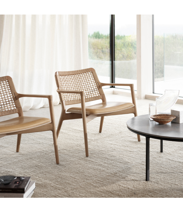 Vipp  Vipp 488 Cabin Lounge stoel licht eiken, sand leer