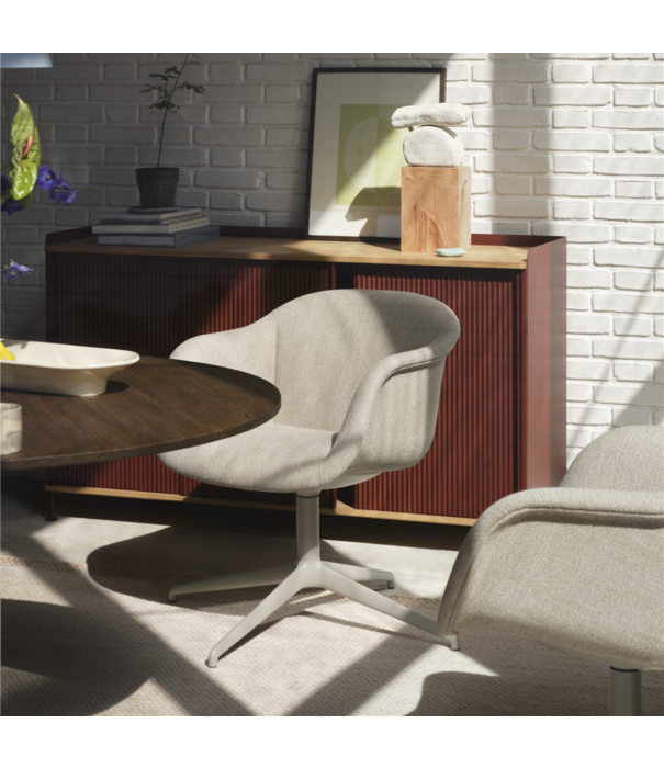 Muuto  Muuto Fiber Soft Armstoel Ecriture sand, swivel voet