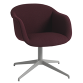 Muuto Fiber Soft Armstoel Vidar donkerrood, swivel voet