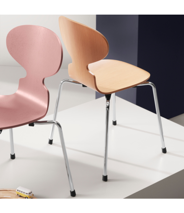 Fritz Hansen Model 3101 Ant  Kinderstoel gekleurd essen
