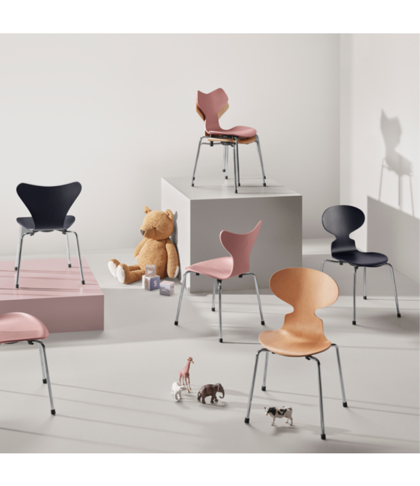 Fritz Hansen Model 3101 Ant  Kinderstoel gekleurd essen