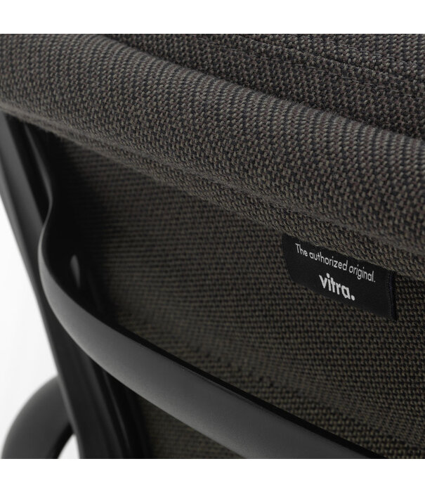 Vitra  Soft Pad Chair EA 208 Bureaustoel  diepzwart, stof Track, draaibaar