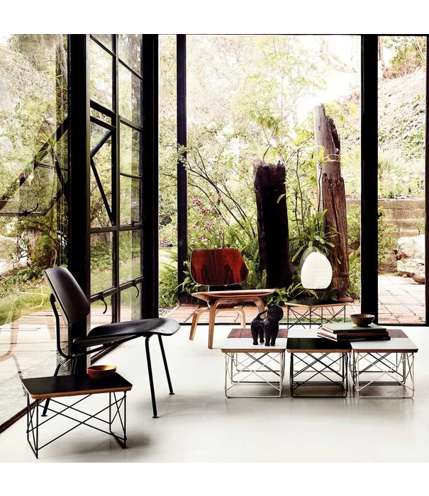 Vitra  Vitra - Eames Plywood Group LCM Leather lounge stoel plywood, leder zwart