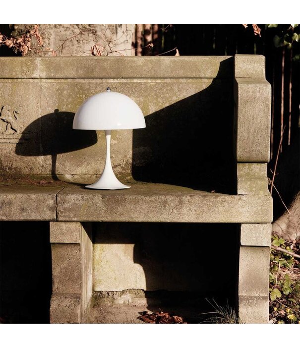 Louis Poulsen  Louis Poulsen - Panthella 250 portable lamp white opal