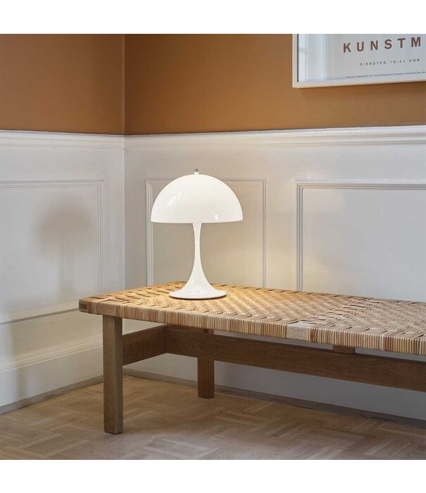 Louis Poulsen  Panthella 250 Portable Lamp opaal wit